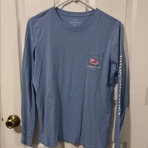 Vineyard Vines long sleeve pocket tee
Size medium